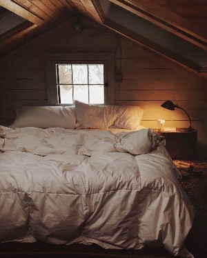 Уютная спальня на даче