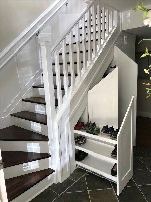 Место под лестницей в частном доме