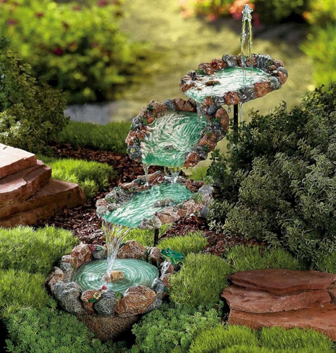 Маленький фонтан для сада