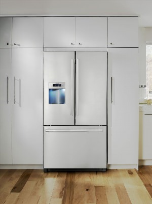 Двухстворчатый холодильник в интерьере