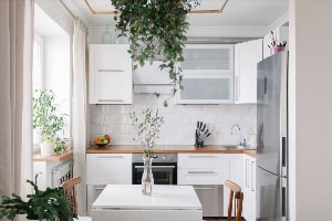 Светлый дизайн кухонь в хрущевках