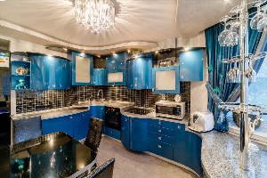 Бежево синяя кухня