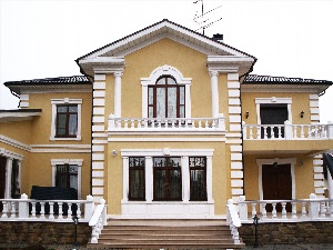 Декор на фасад дома из пенополистирола