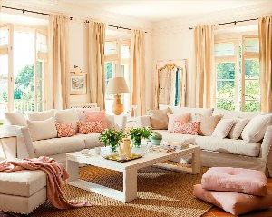 Персиковый диван в интерьере