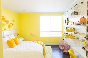 Желтая детская комната