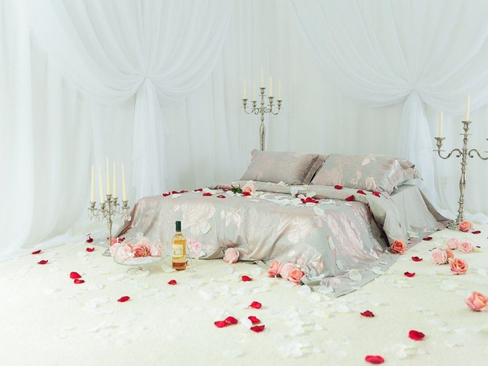 Романтичная белая спальня