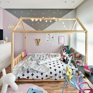 Кроватка домик в интерьере детской