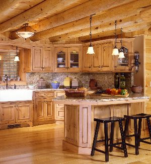 Современная кухня в деревянном доме
