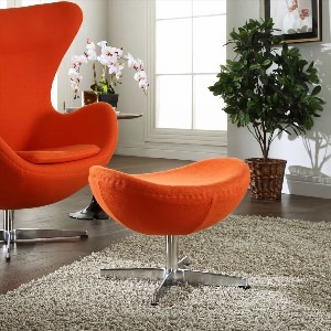 Оранжевое кресло в интерьере