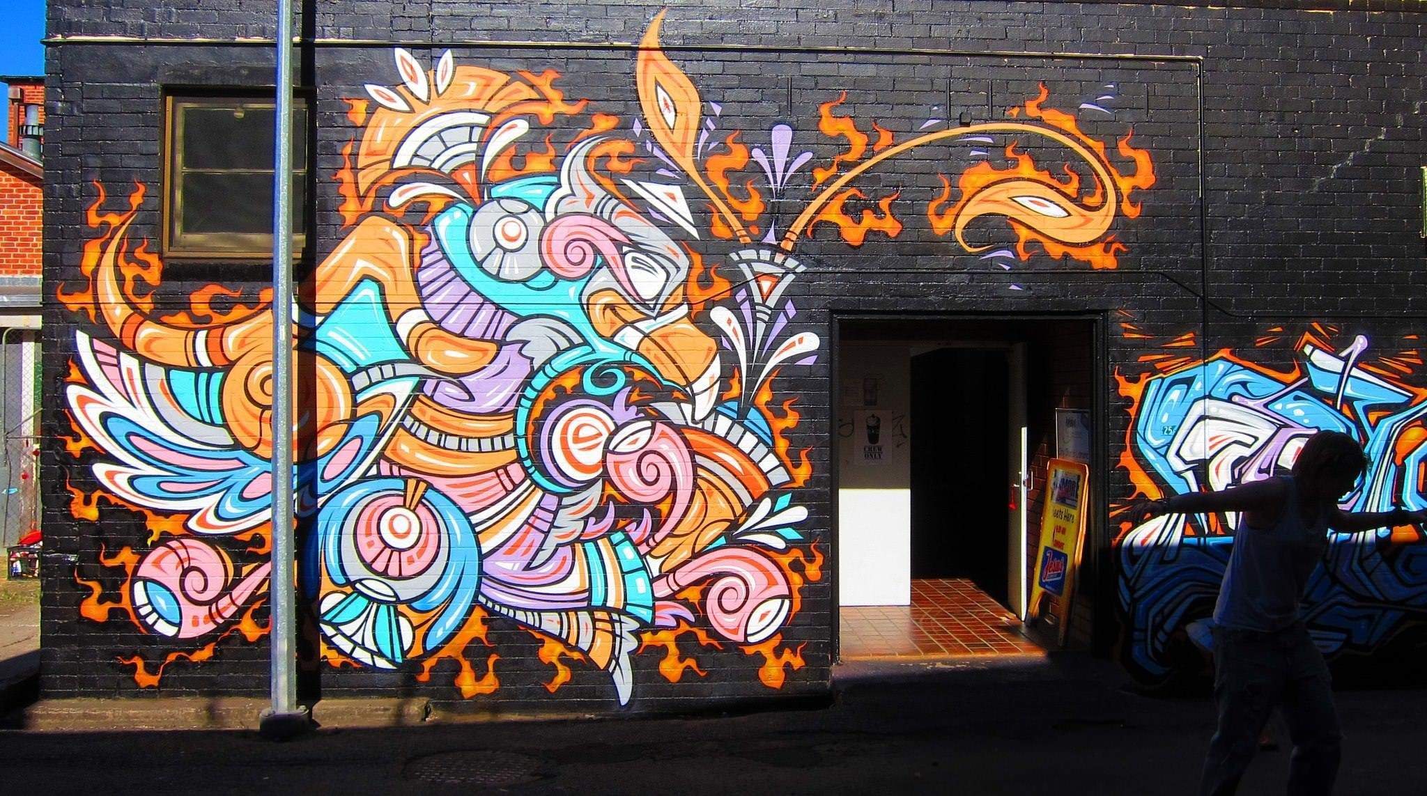 Как называется разрисованные. Мураль граффити. Стрит арт Murals. Разрисованные стены. Разрисованные стены на улице.