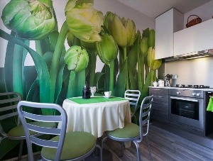 Кухня с тюльпанами