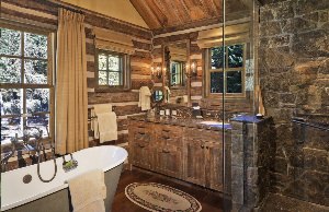 Интерьер ванной в деревянном доме