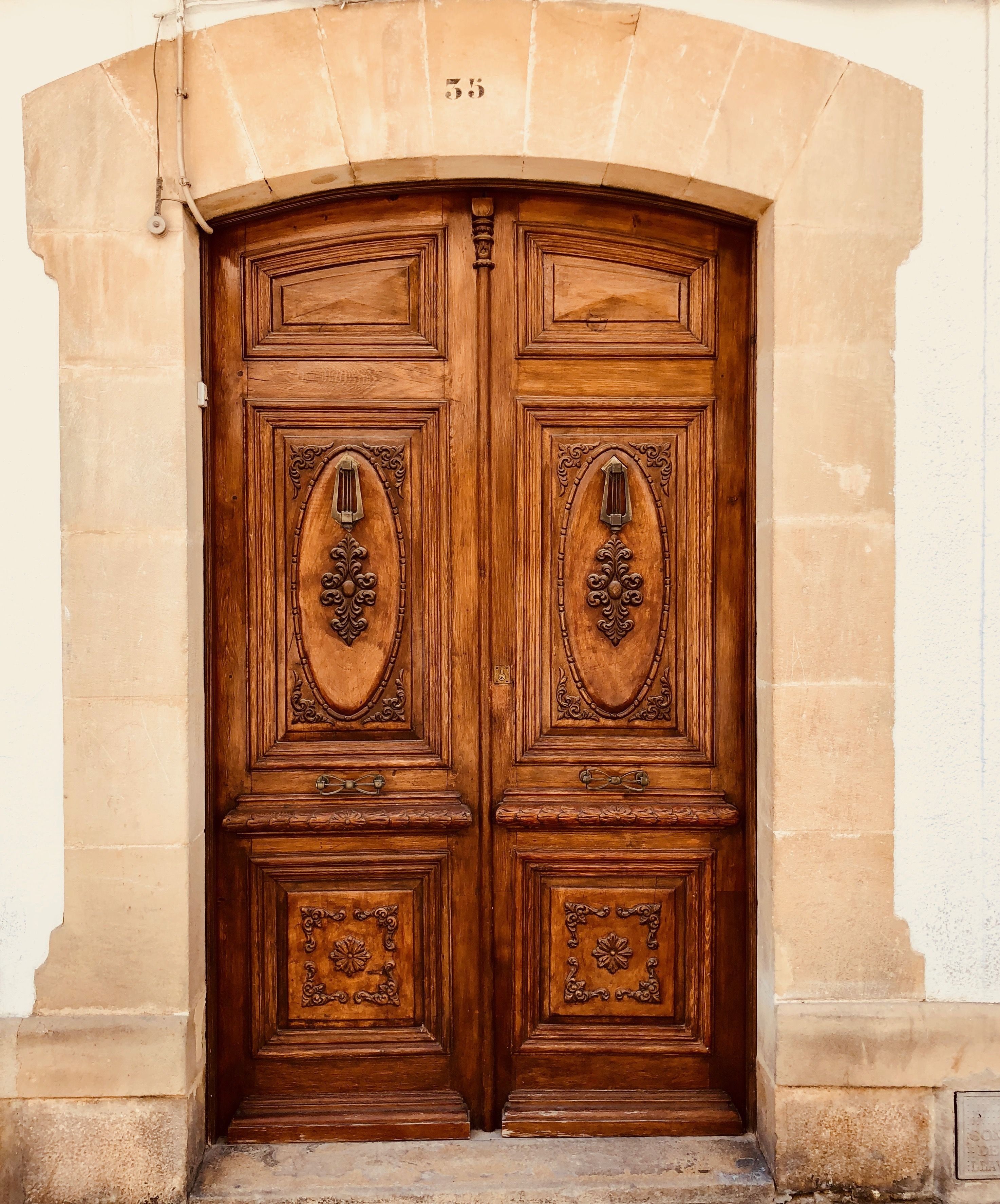 Царские двери. Старинная дверь. Старинные парадные двери. Старинные межкомнатные двери. Старая деревянная дверь.