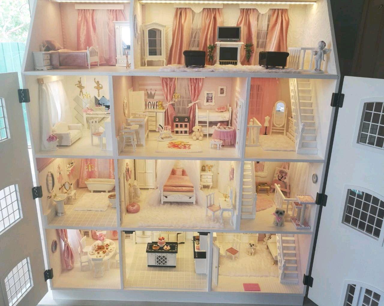 Dollhouse the weekend. Кукольный домик Мириам Шапиро. Кукольный домик lc6631. Реалистичный домик для кукол. Интерьер кукольного домика.