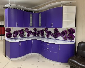Фиолетовая угловая кухня