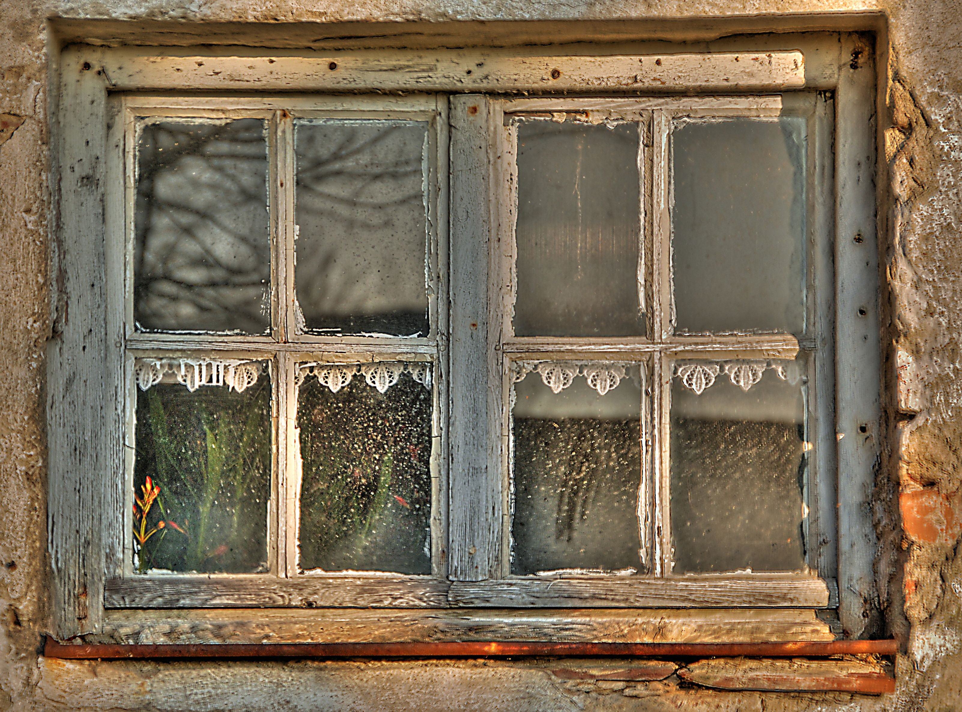 Das fenster. Исторические окна. Исторические окна деревянные. Первые окна в истории. Расстекловка окна историческая тематика.