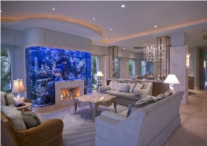 Гостиная с аквариумом и телевизором