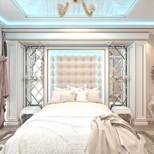 Спальня с зеркалами по бокам кровати