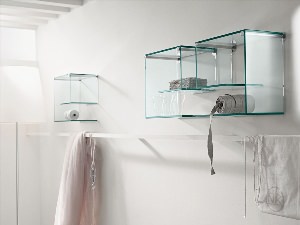 Стеклянный стеллаж для ванной комнаты
