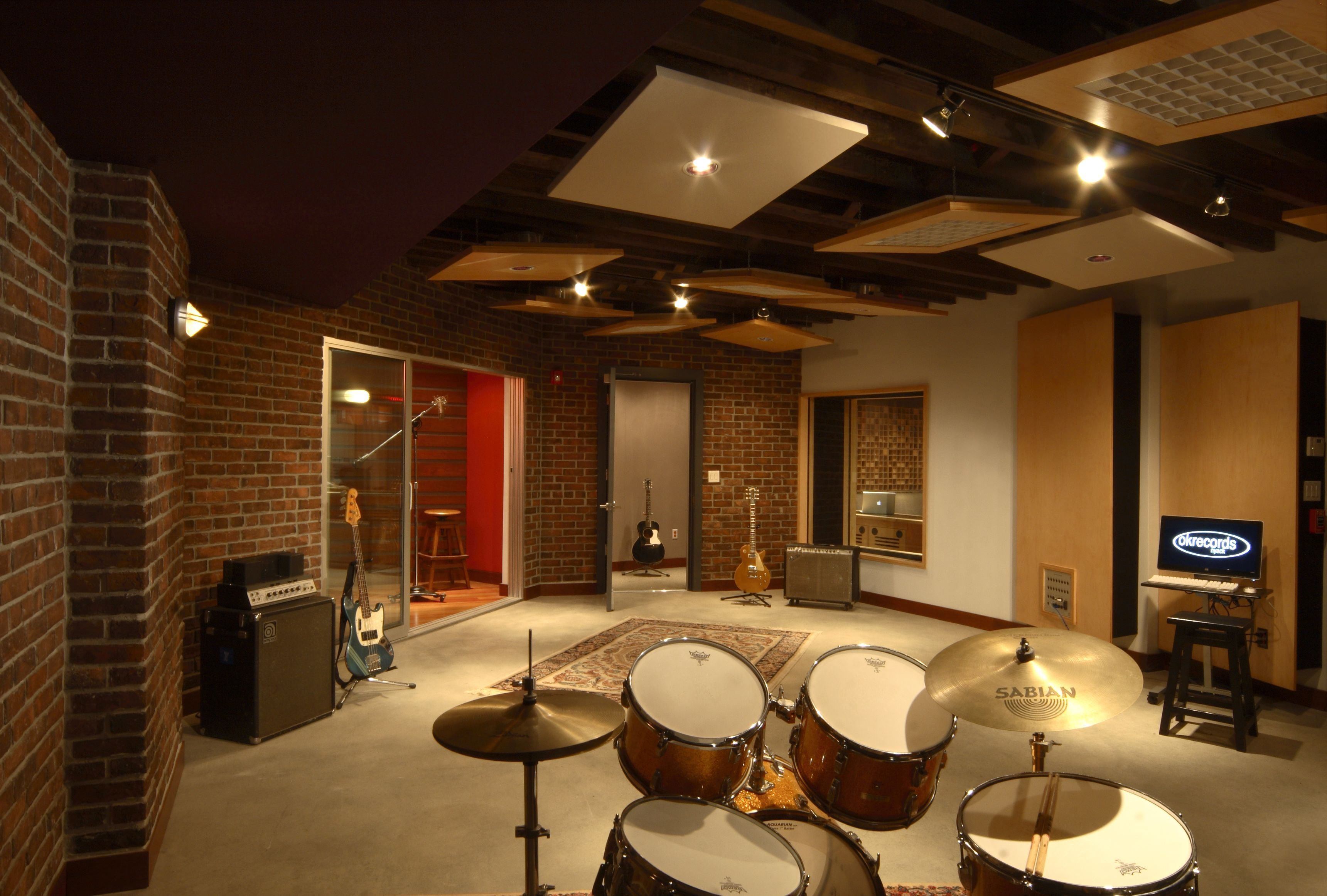 Bedroom music. Loft Studio студия звукозаписи. Интерьер музыкальной студии. Помещение для музыкальной студии. Музыкальная комната в доме.