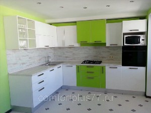 Зелено белые кухни