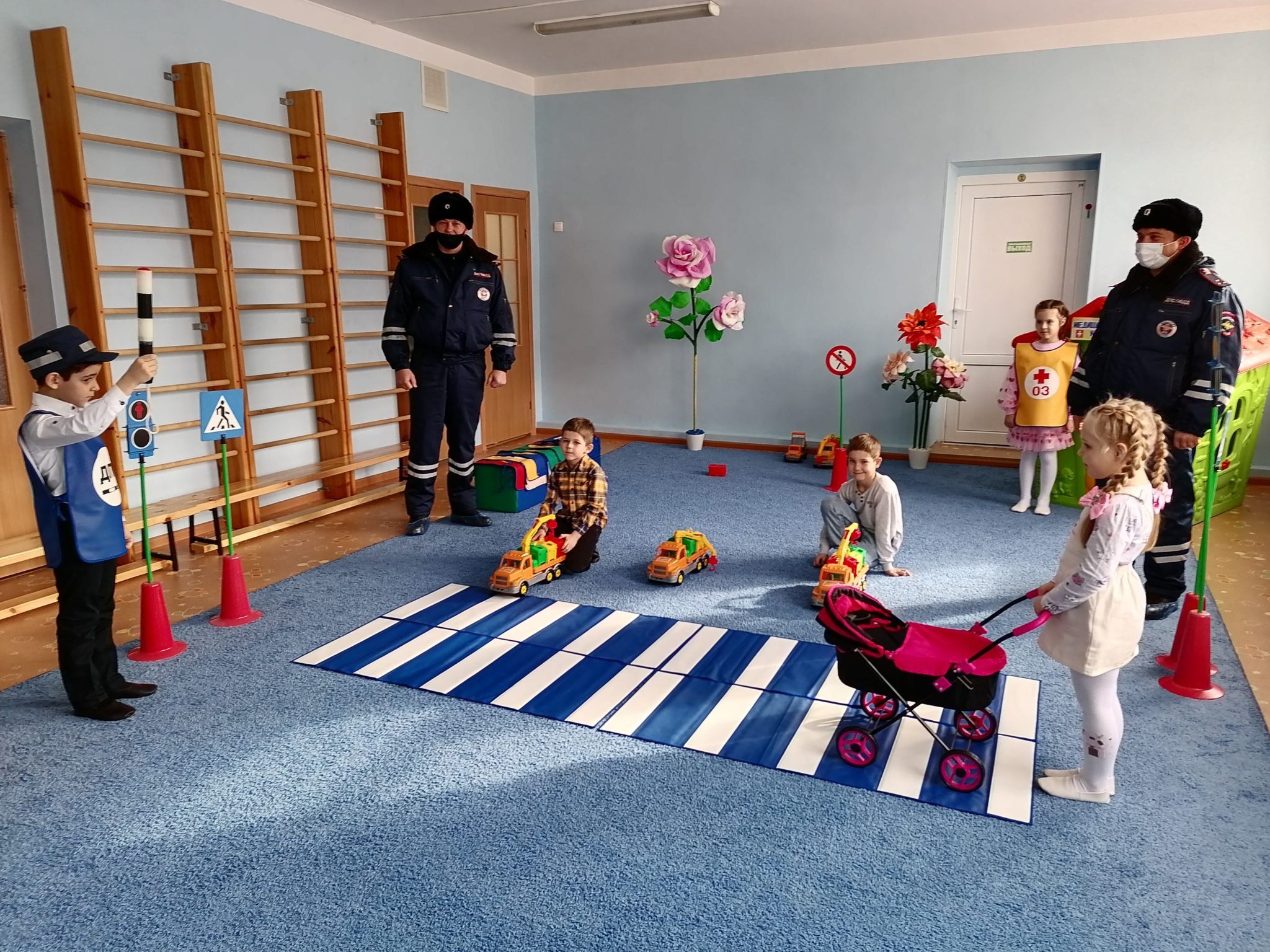 Полиция садика. Детская комната милиции. Полицейский для детского сада. Детская комната полиции как выглядит. Интерьер детской комнаты полиции.