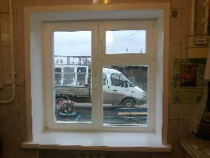 Пластиковое окно с форточкой на кухню