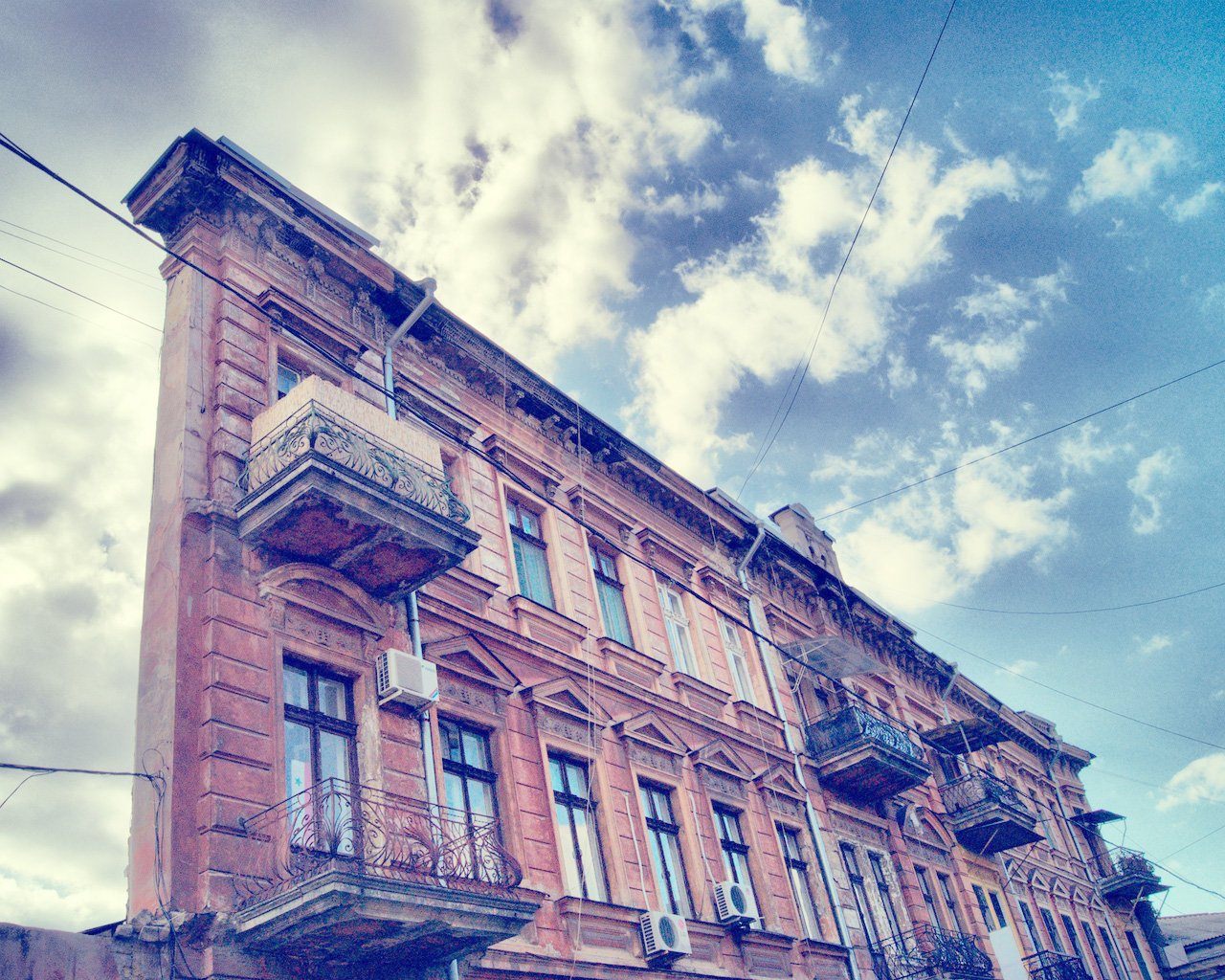 Одесса: Дом с одной стеной исчезнет. Фото