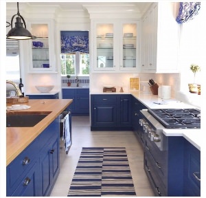 Синий пол на кухне