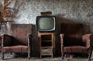 Старый телевизор в интерьере