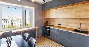 Кухня с деревянными вставками