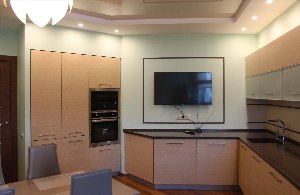 Встроить телевизор в кухонный гарнитур
