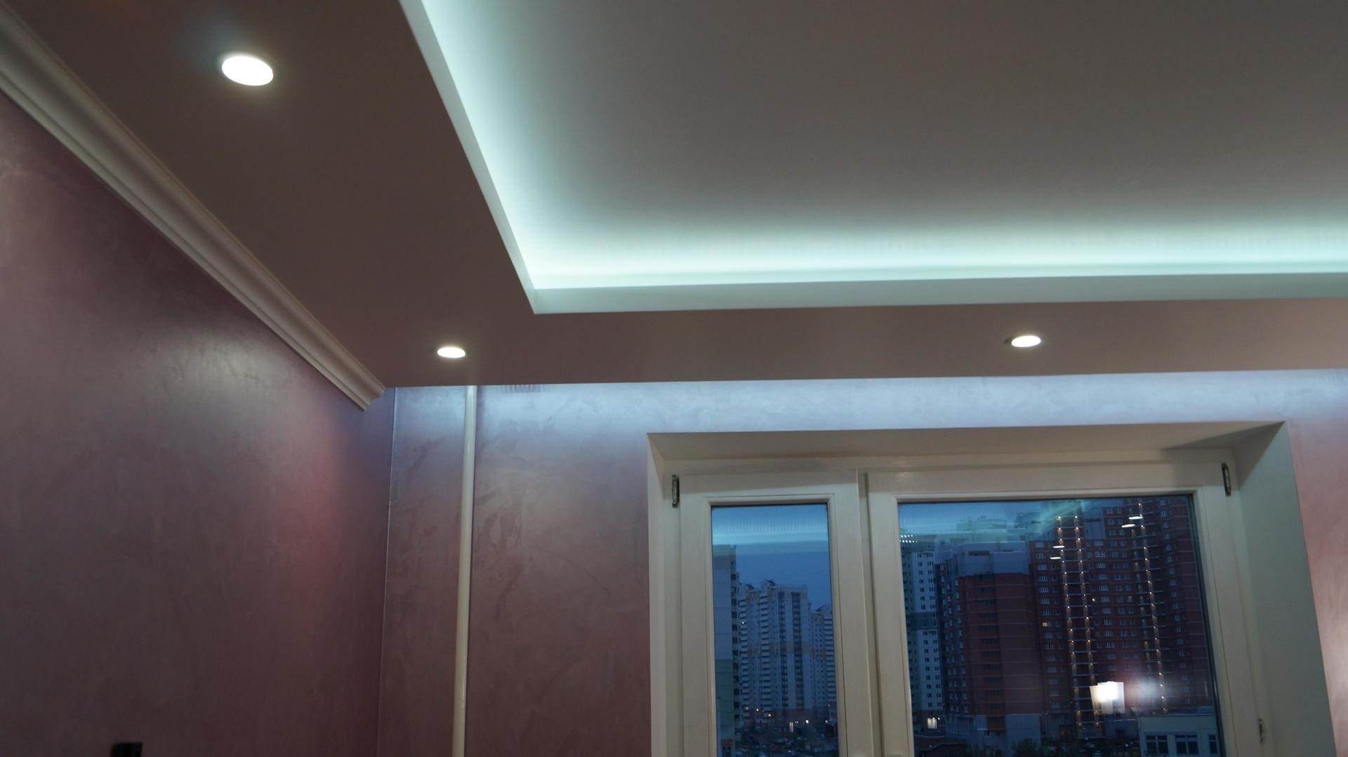 Потолок с подсветкой по периметру из гипсокартона