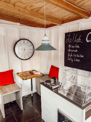 Уютный дизайн мини кофейни