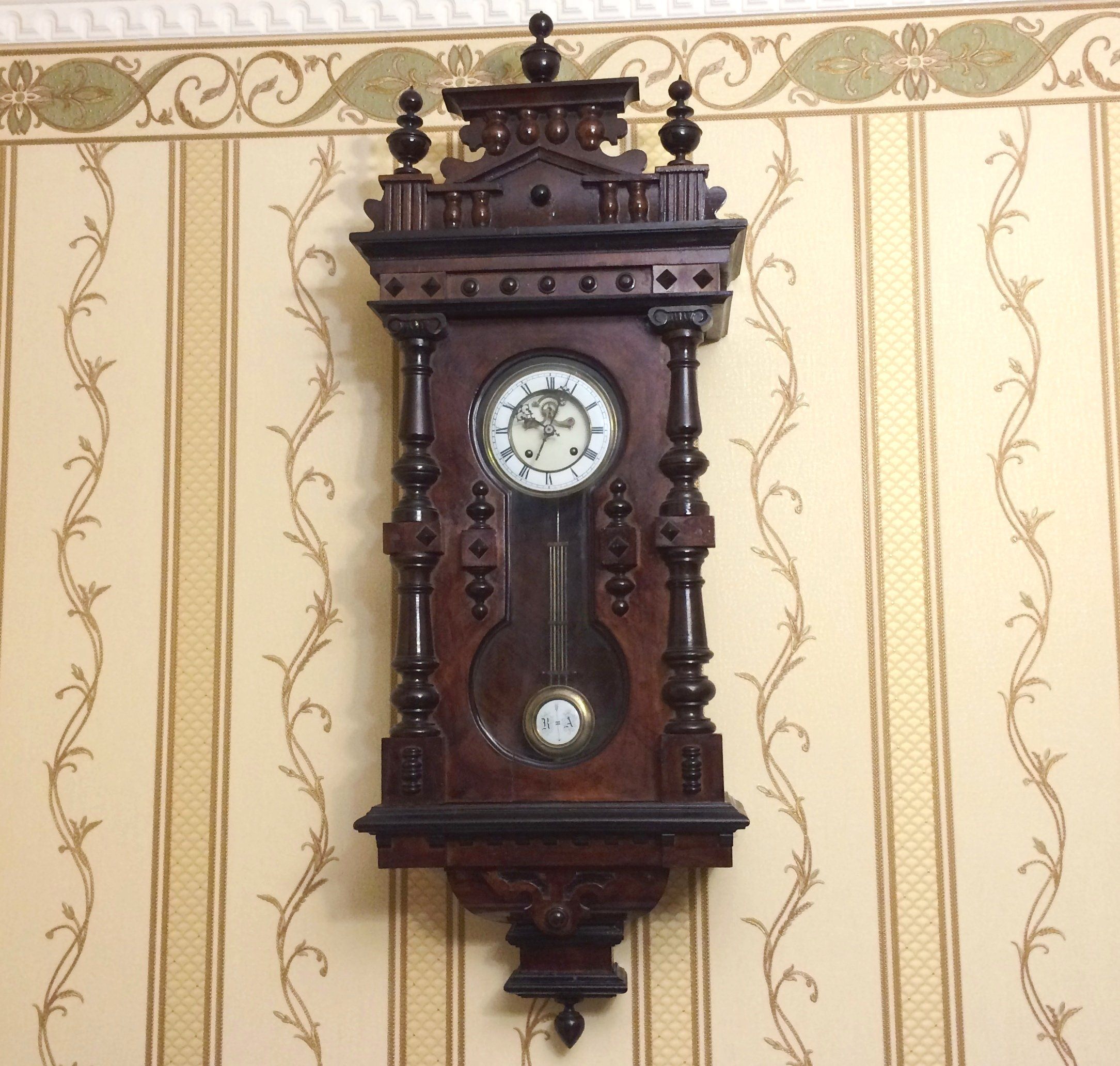 Корпус для настенных часов. Часы с кукушкой 19 века. Германия ходики с боем 19 век. Часы с боем 19 век. Часы с маятником 19 век.