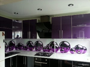 Скинали фиолетовая кухня