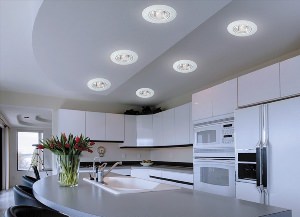 Встраиваемый светильник на кухню натяжной потолок