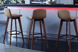 Стильные барные стулья для кухни