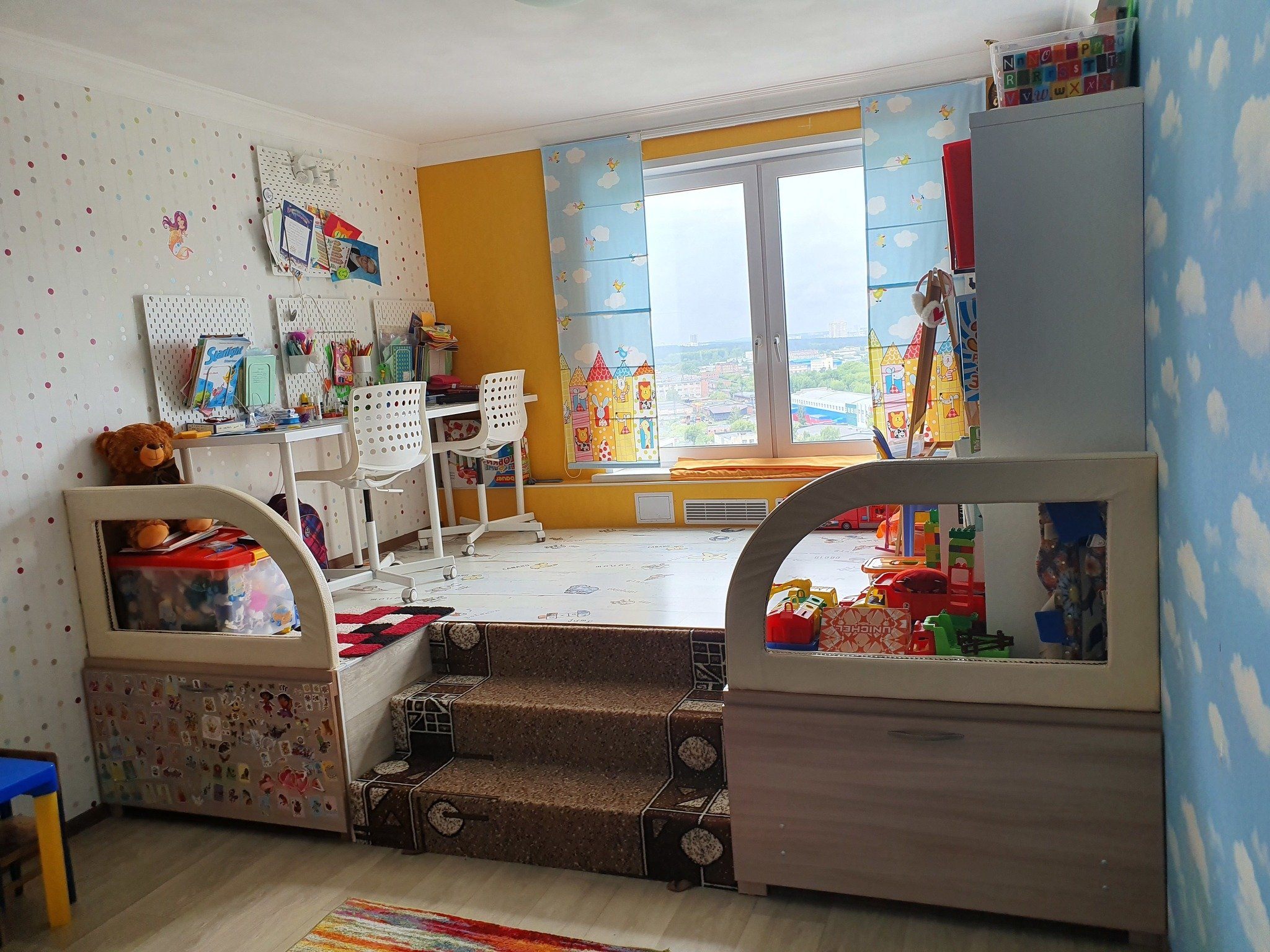 Детские комнаты с подиумом
