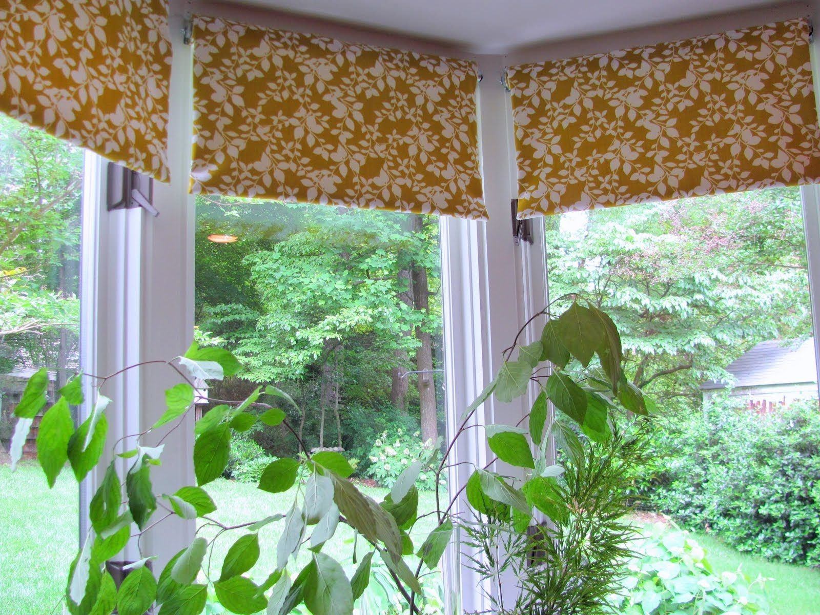 Какие шторы от солнца. Шторы на балконные окна. Рулонные шторы тканевые. Шторы на лоджию от солнца. Шторы жалюзи из ткани.