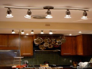 Светильник к потолку на кухню