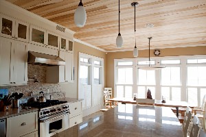 Потолок на кухне варианты отделки