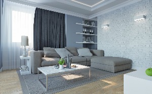 Интерьер зала с серым диваном