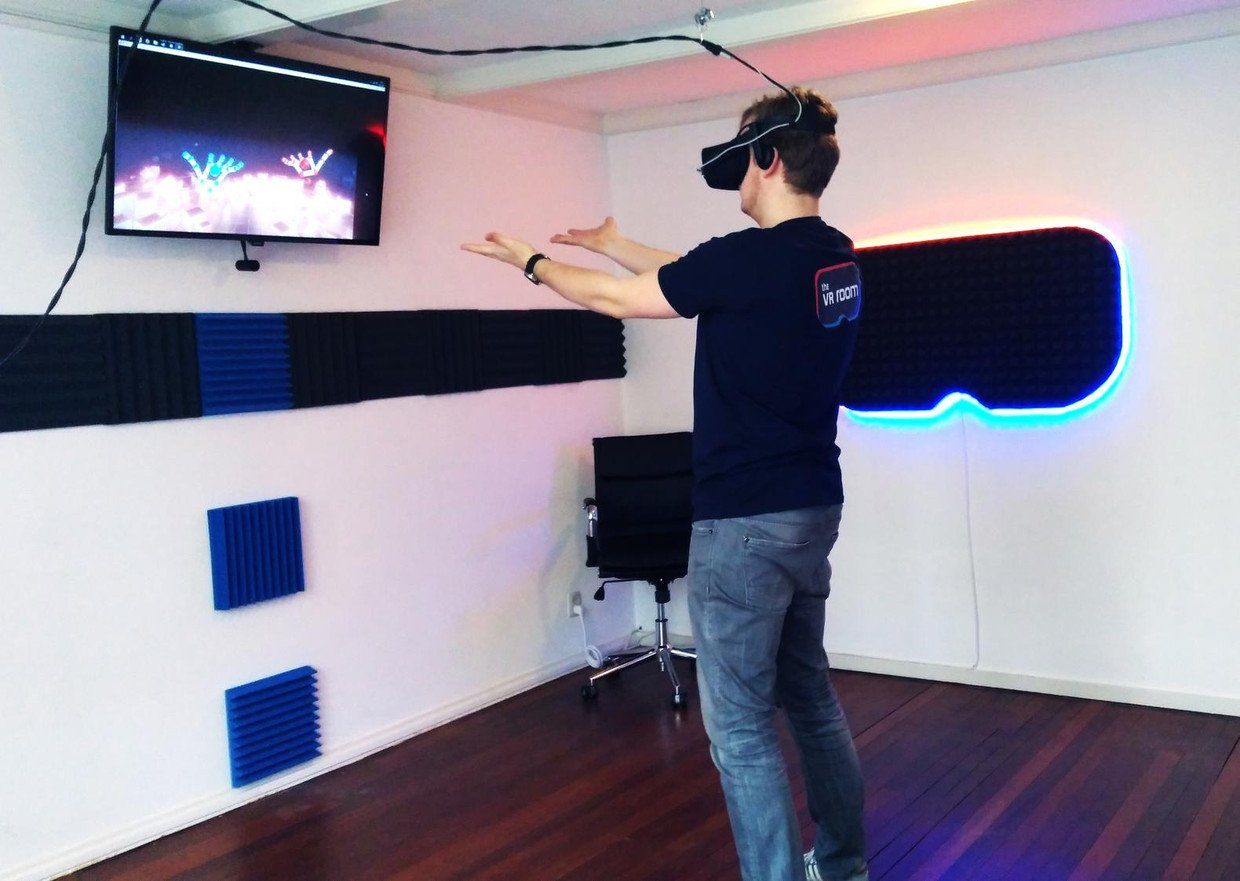 Vr комната metaforce. Плейстейшен Room ВР. Комната виртуальной реальности. VR комната. Зал виртуальной реальности.