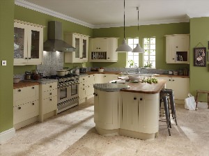 Оливковые стены в интерьере кухни