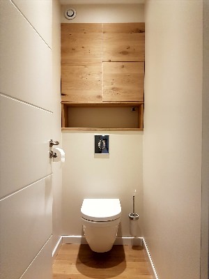Дизайн туалета со шкафчиком