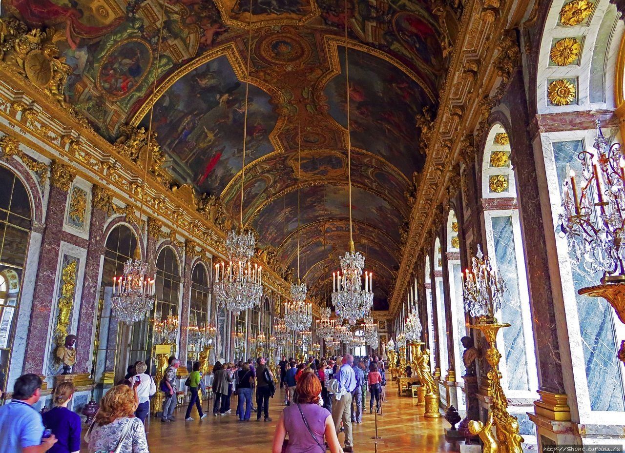 Галереи версаля. Версальский дворец галерея. Версаль Франция зеркальная галерея. Версальский дворец Версаль внутри. Версаль галерея дворца.