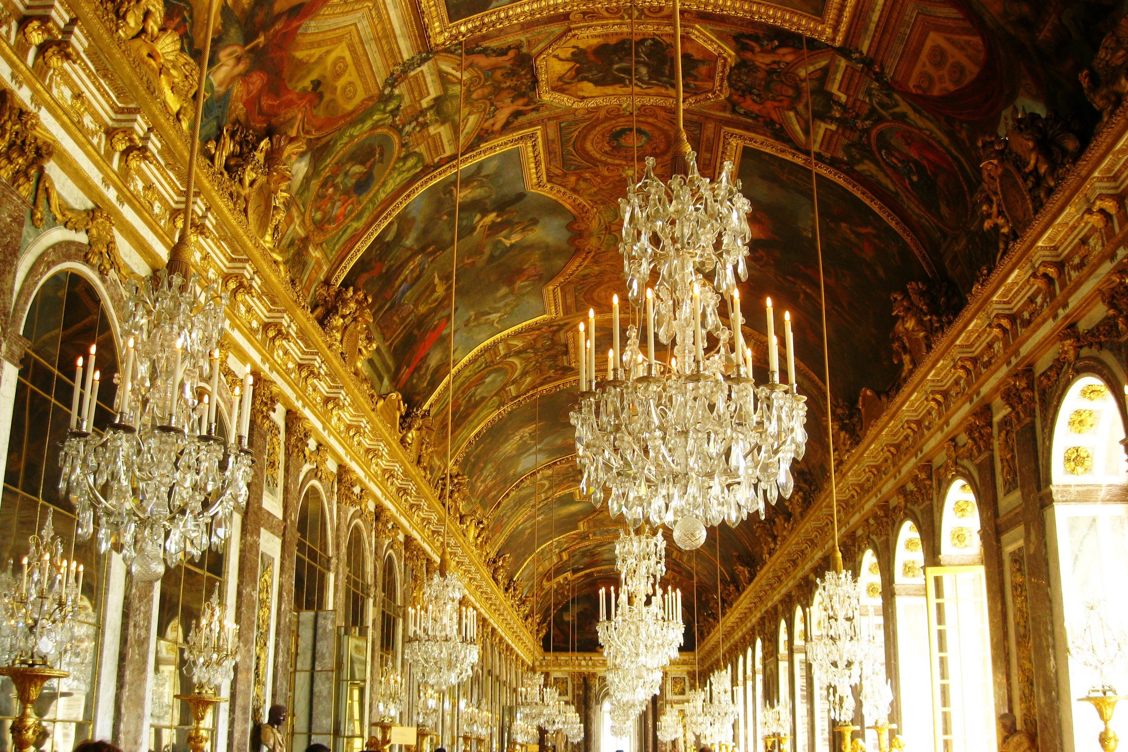 Де версаль. Версальский дворец дворцы Франции. Зеркальная галерея Версальского дворца. Франция Версальский дворец внутри. Версальский дворец Франция Эстетика.