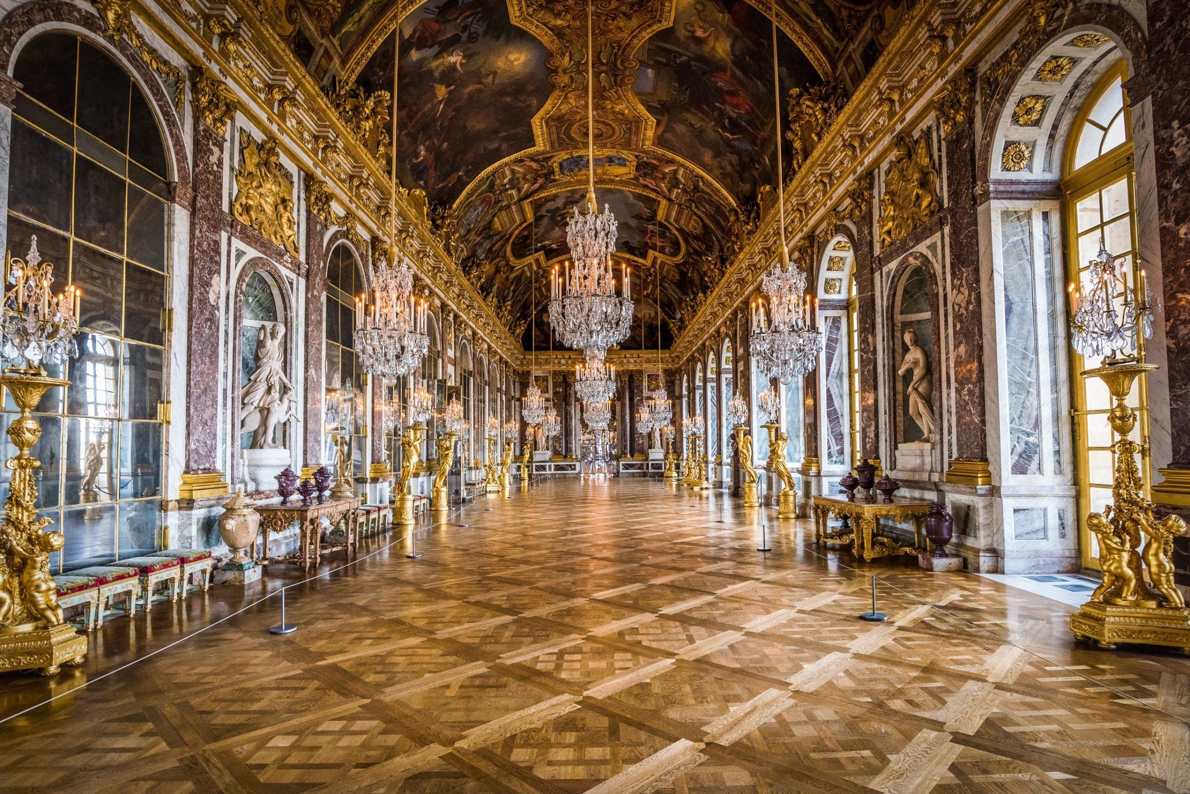 Версаль нанси. Дворец Версаль зеркальная галерея. Версаль Франция зеркальная галерея. Версальский дворец Версаль стиль Барокко.