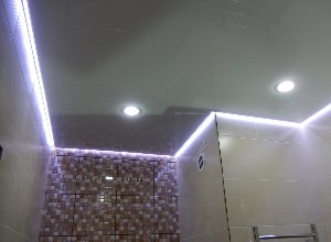 Парящий потолок в ванной комнате